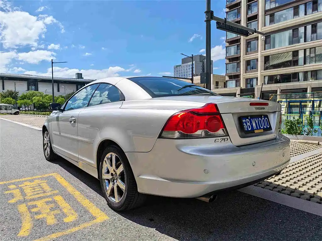 Volvo C70 — миниатюра 5