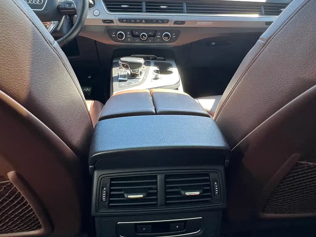 Audi Q7 — миниатюра 10