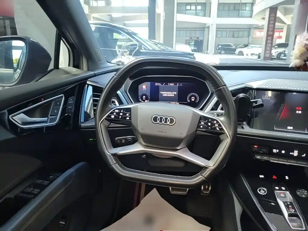 Audi Q4 e-tron — миниатюра 15