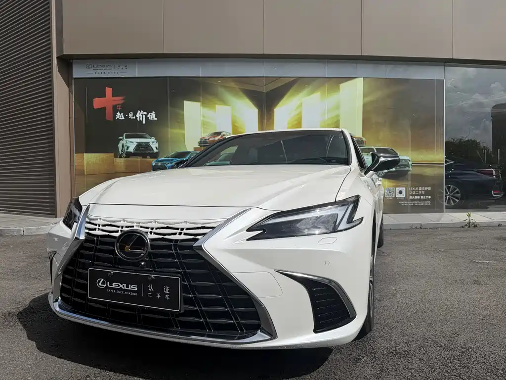 Lexus ES 2025