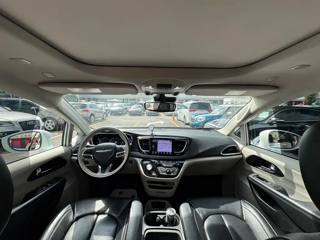 Chrysler Grand Voyager PHEV (Import) — миниатюра 12