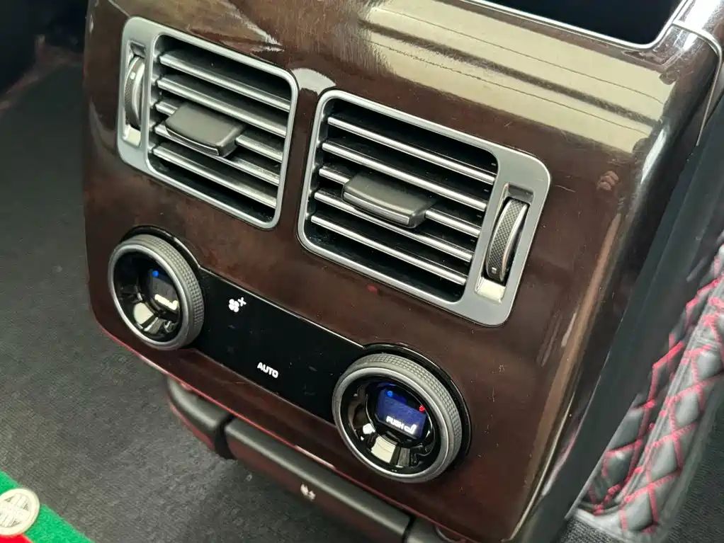 Land Rover Range Rover — миниатюра 25