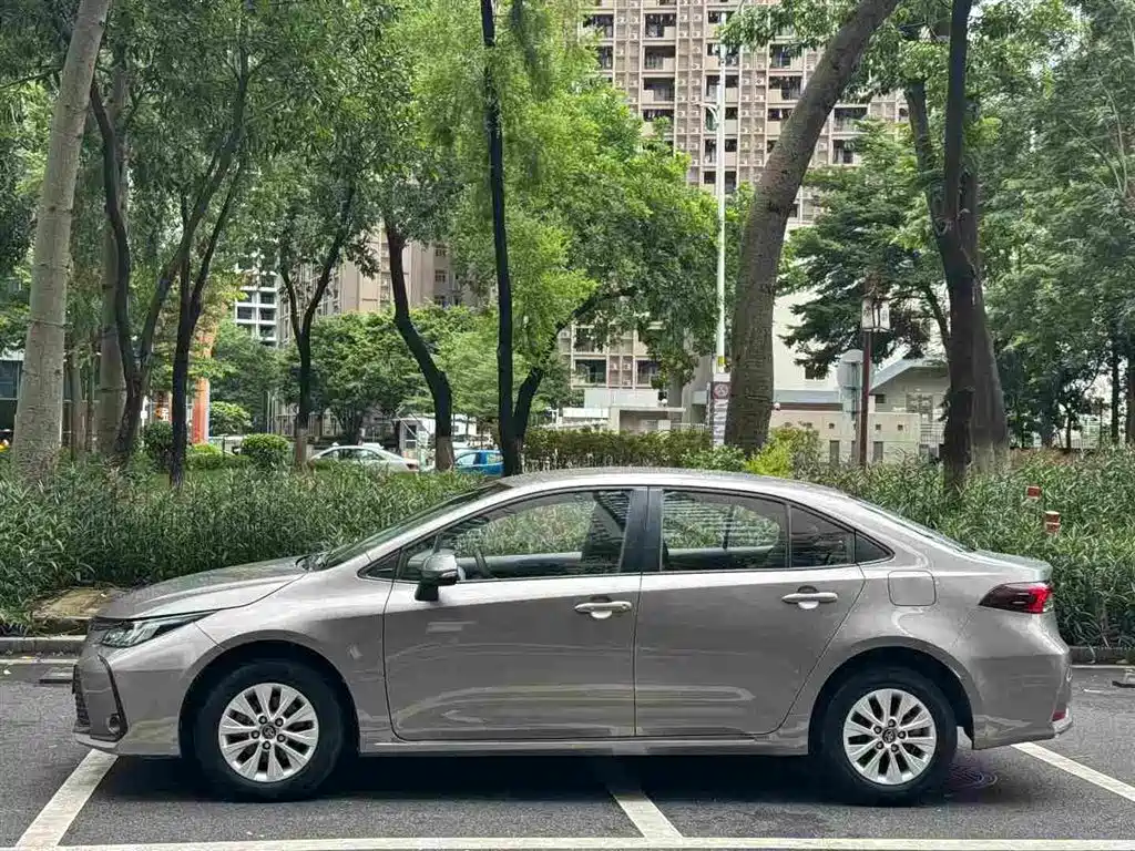 Toyota Corolla - фото 2