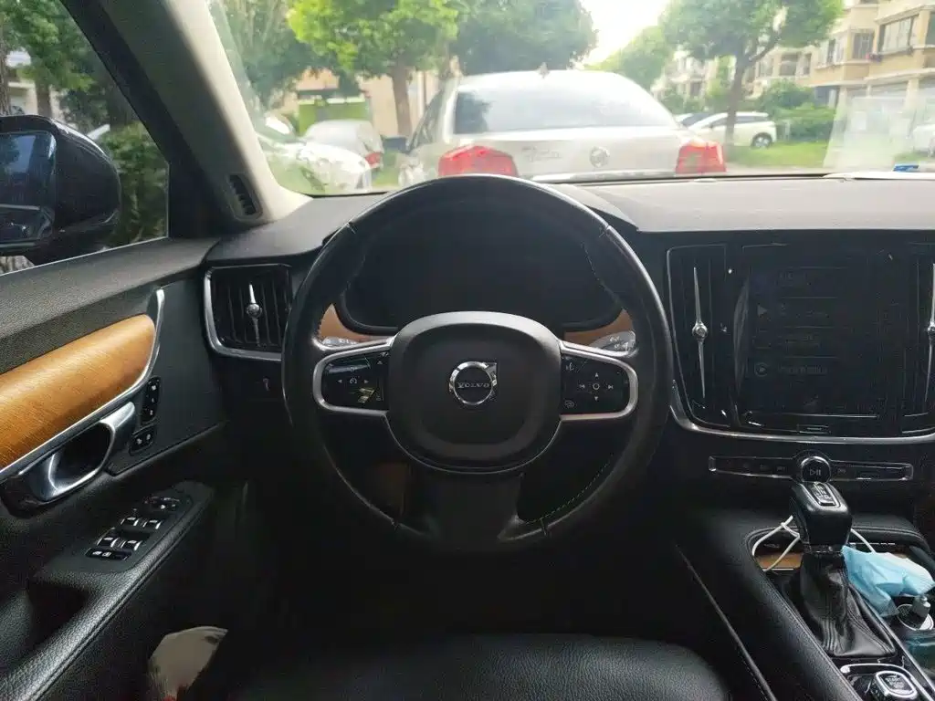 Volvo S90 — миниатюра 3