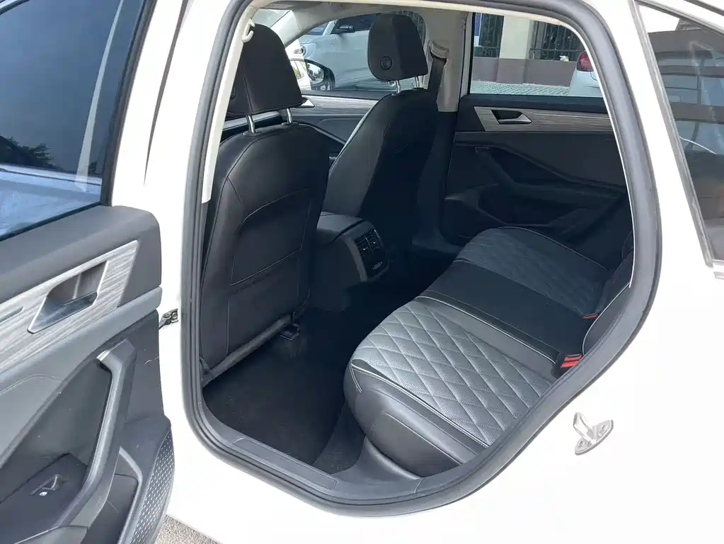 Volkswagen Sagitar — миниатюра 9