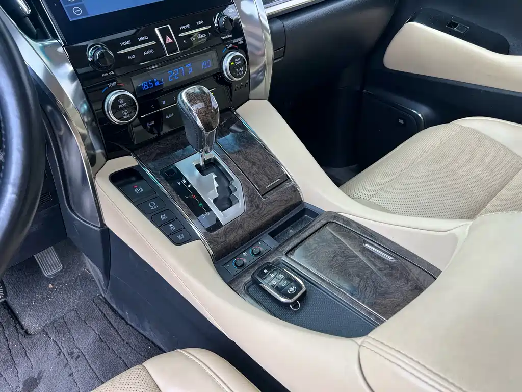 Toyota Vellfire — миниатюра 5
