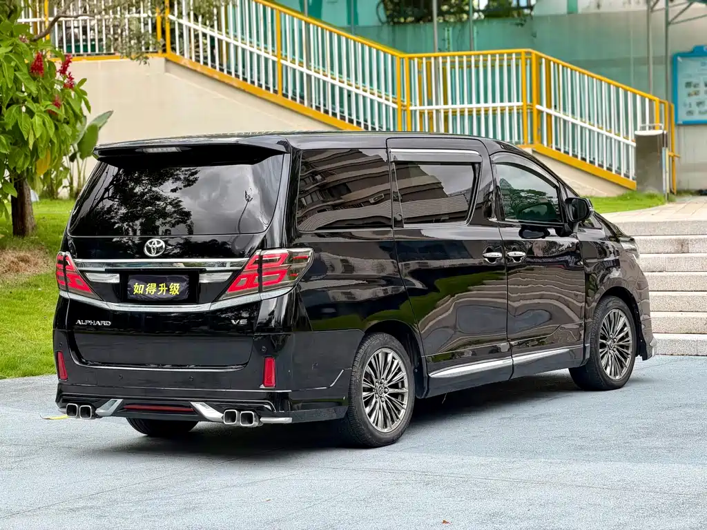 Toyota Alphard — миниатюра 7