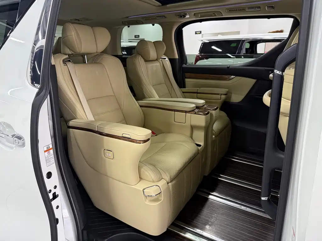 Toyota Alphard 2018 3.5L Luxury