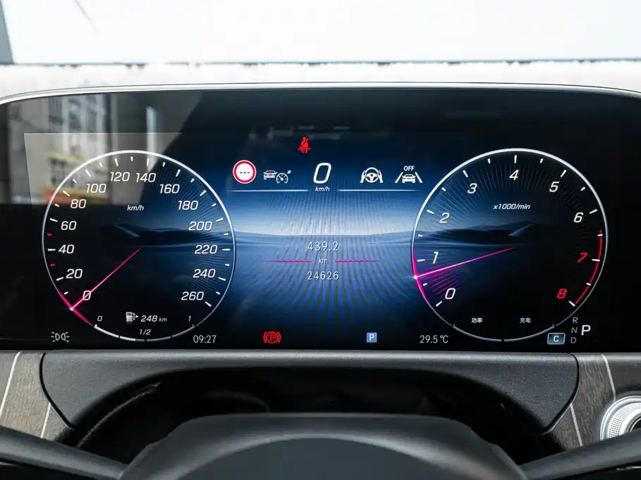 Mercedes-Benz E-Class — миниатюра 13