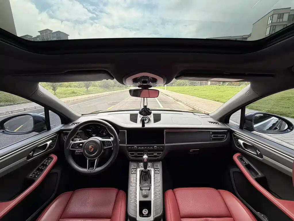 Porsche Macan — миниатюра 14