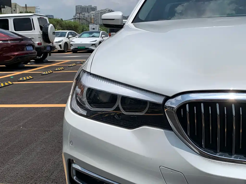 BMW 5 Series — миниатюра 11