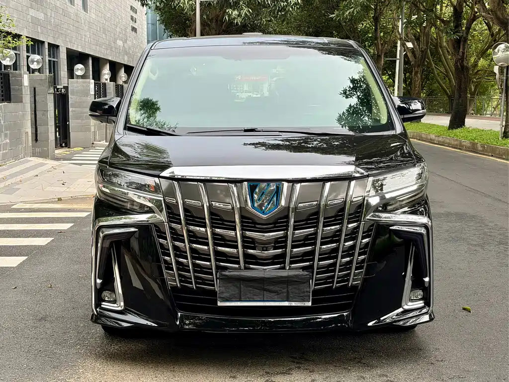 Toyota Alphard — миниатюра 2