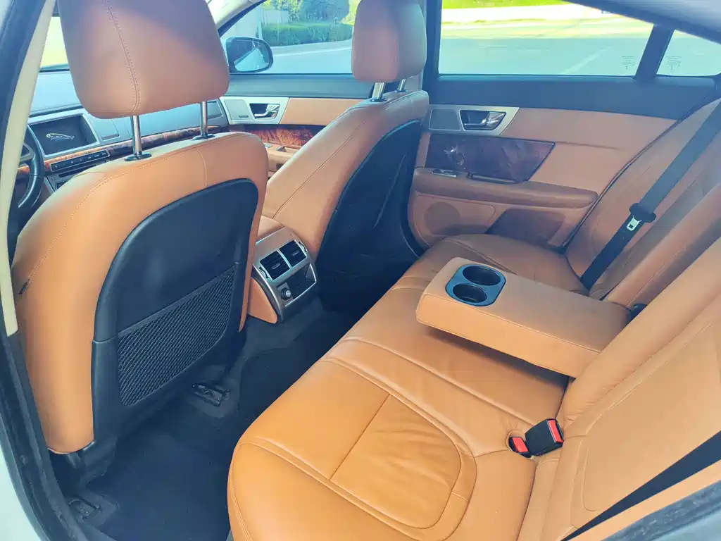 Jaguar XF — миниатюра 12