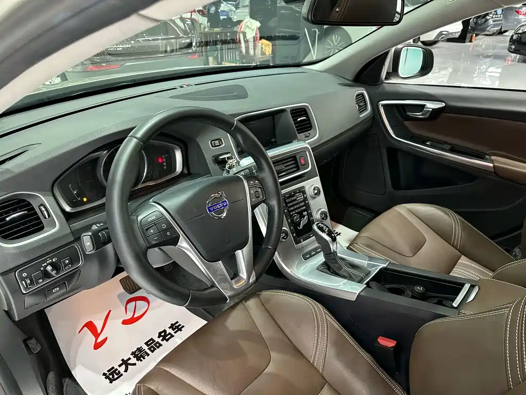 Volvo S60 PHEV — миниатюра 5
