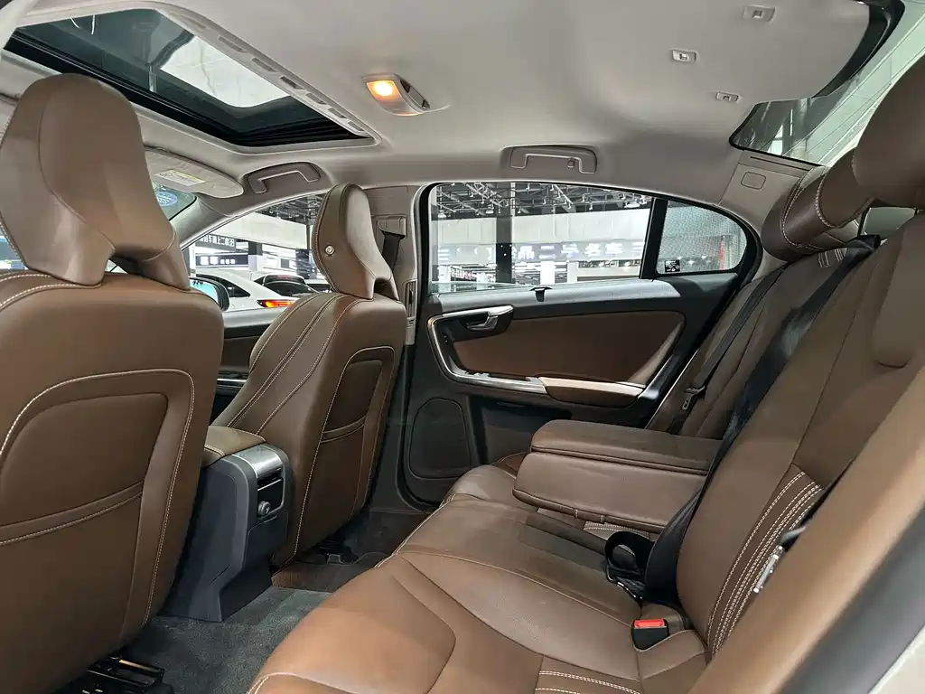 Volvo S60 PHEV — миниатюра 14