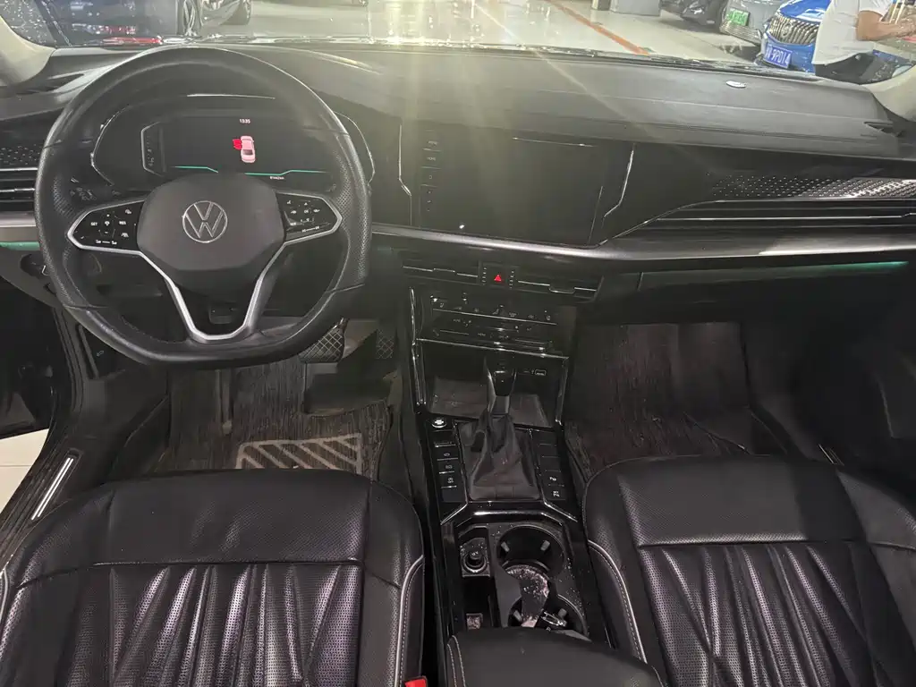 Volkswagen Passat 2023 380TSI Luxury