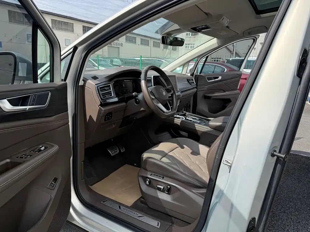 Volkswagen Viloran 380TSI Premium Edition, фото 13