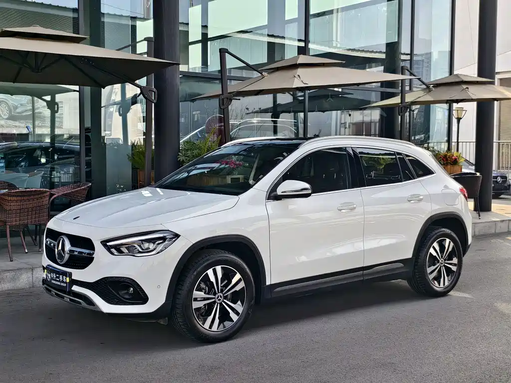 MERCEDES-BENZ GLA