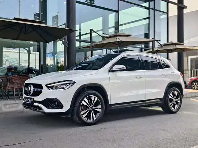 MERCEDES-BENZ GLA