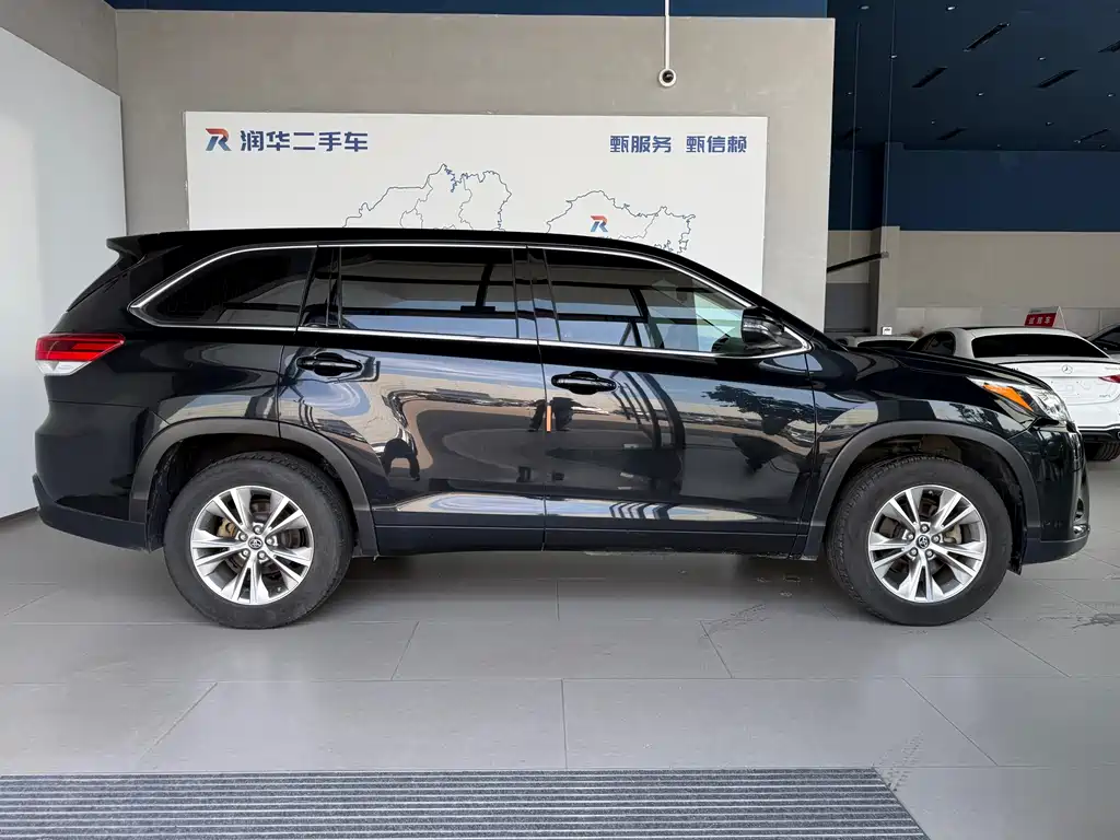 Toyota Highlander 2021 2.0T Elite 7 мест