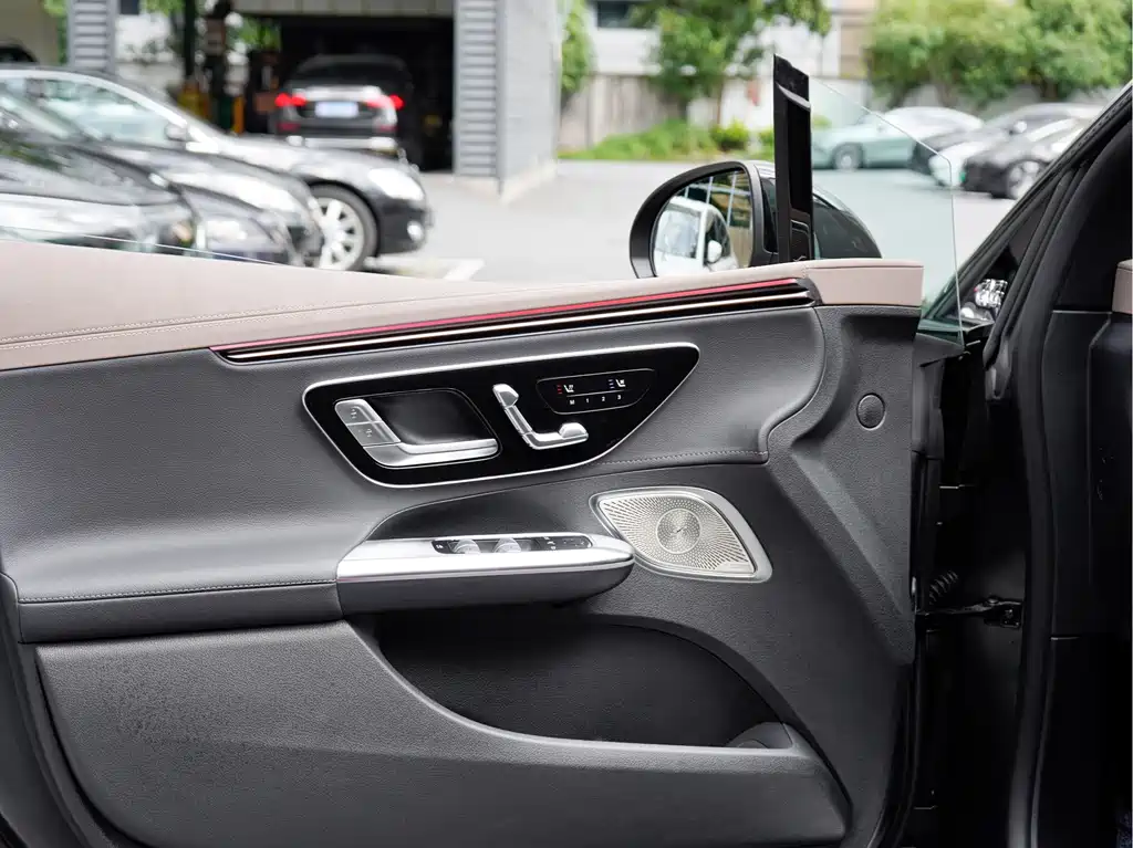 Mercedes-Benz EQE AMG — миниатюра 15