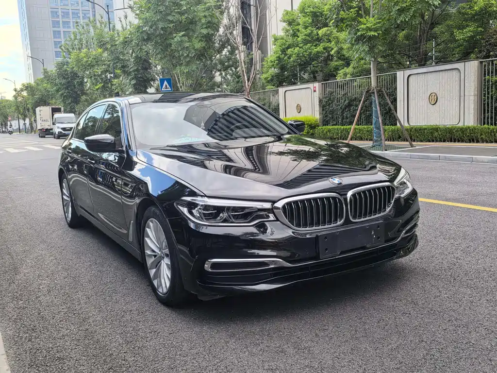 BMW 5 Series New Energy — миниатюра 3