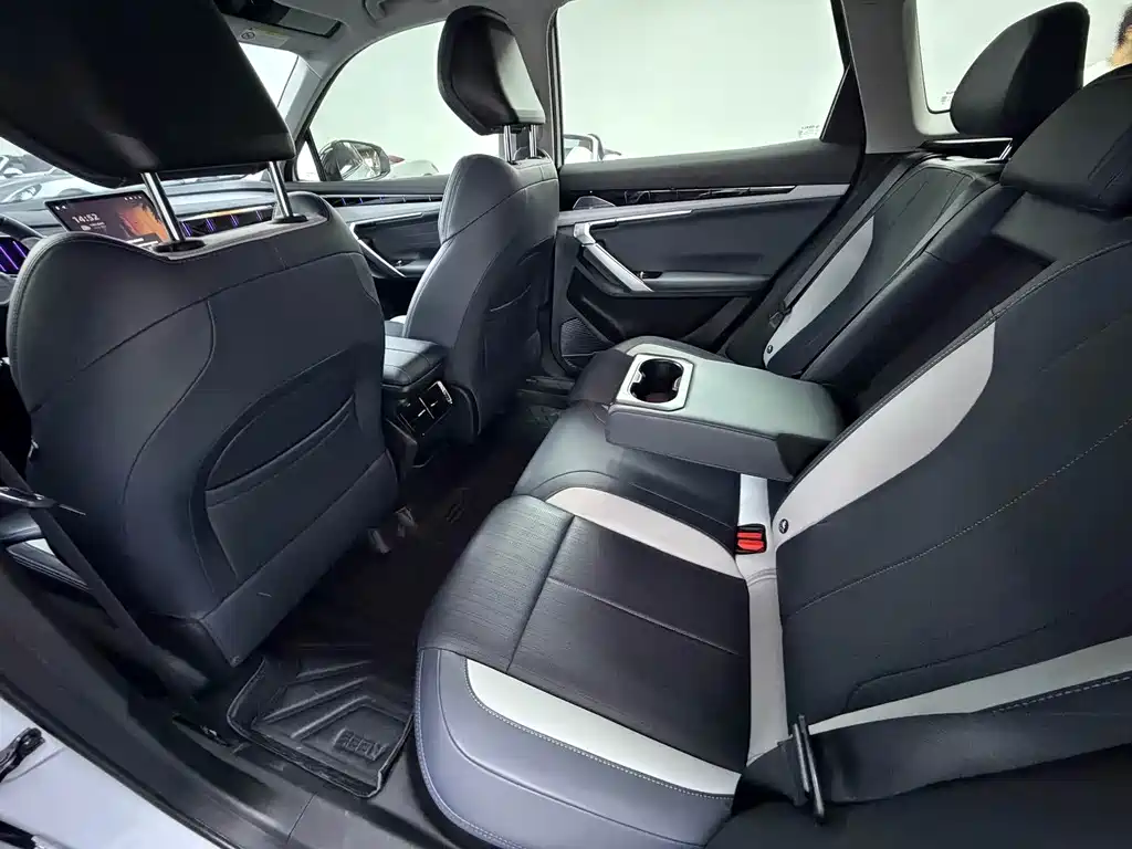 Geely Boyue L L 2024 1.5TD DCT Flagship