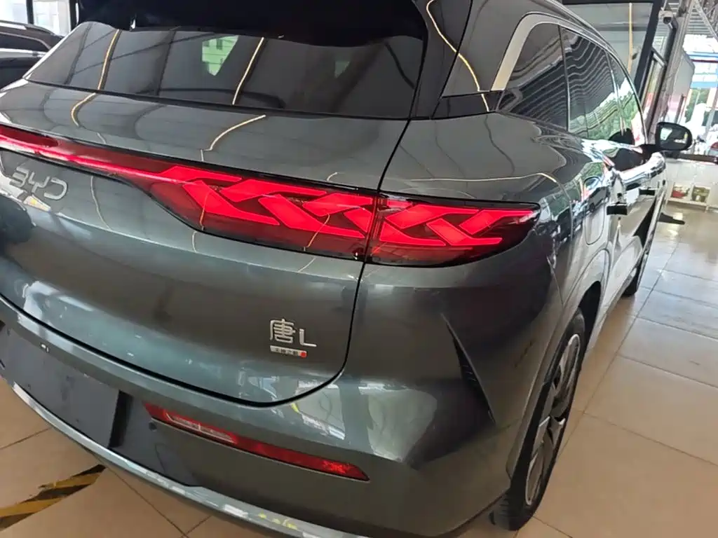 BYD Tang L L 2025 DM 175KM