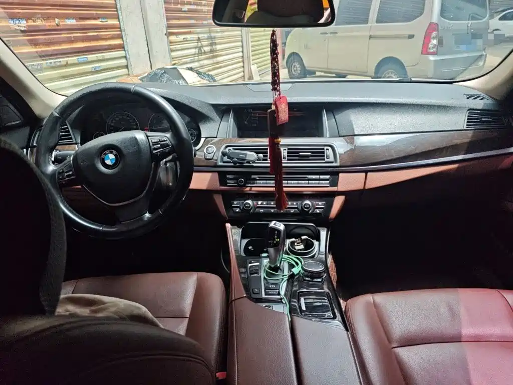 BMW 5 Series — миниатюра 5