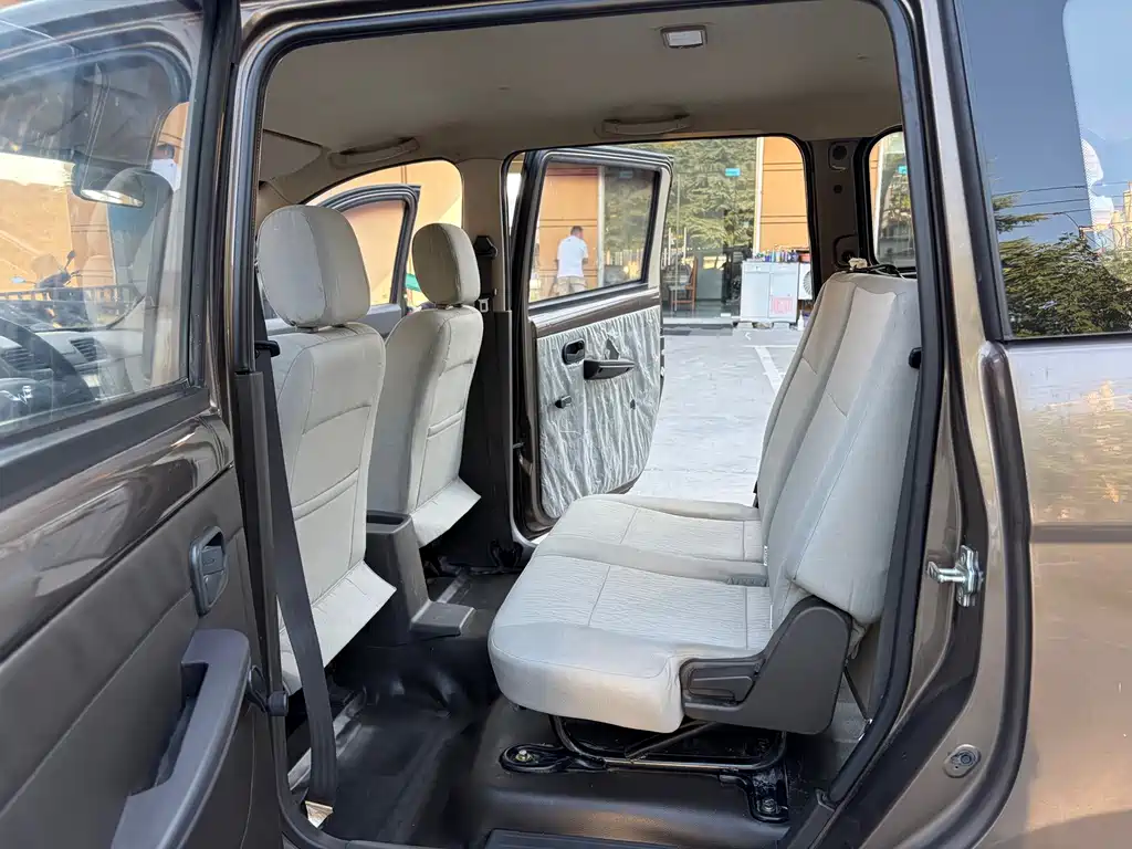 Wuling Hongguang — миниатюра 12