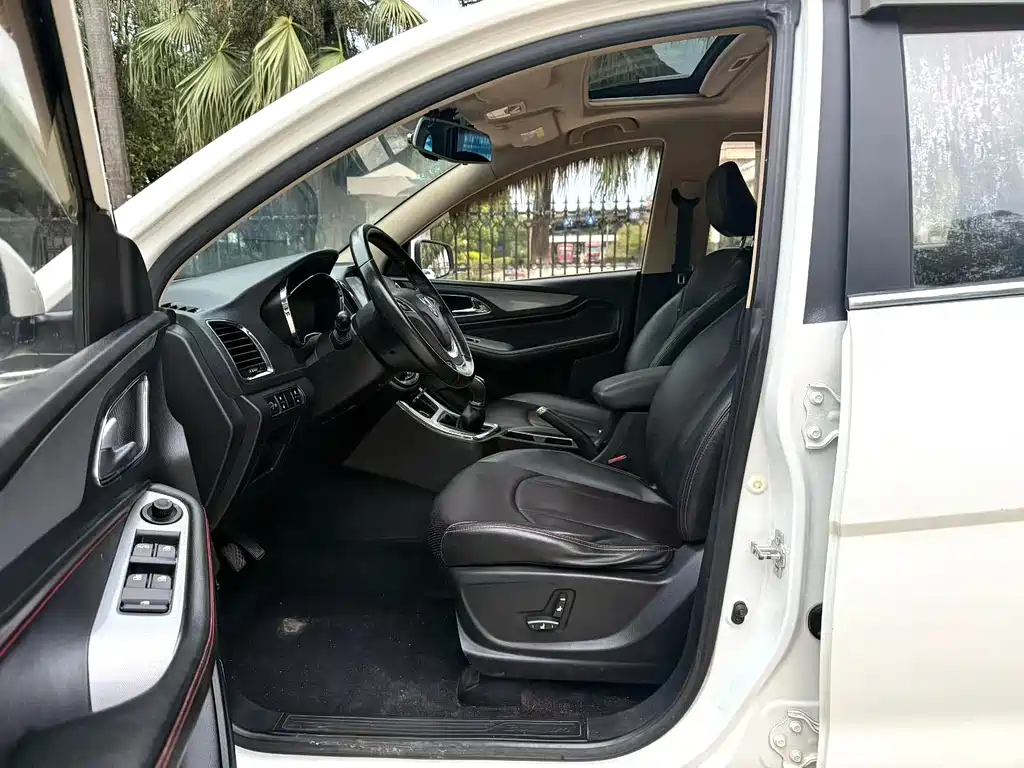 Baojun 560 1.8L Manual Luxury Type, фото 4