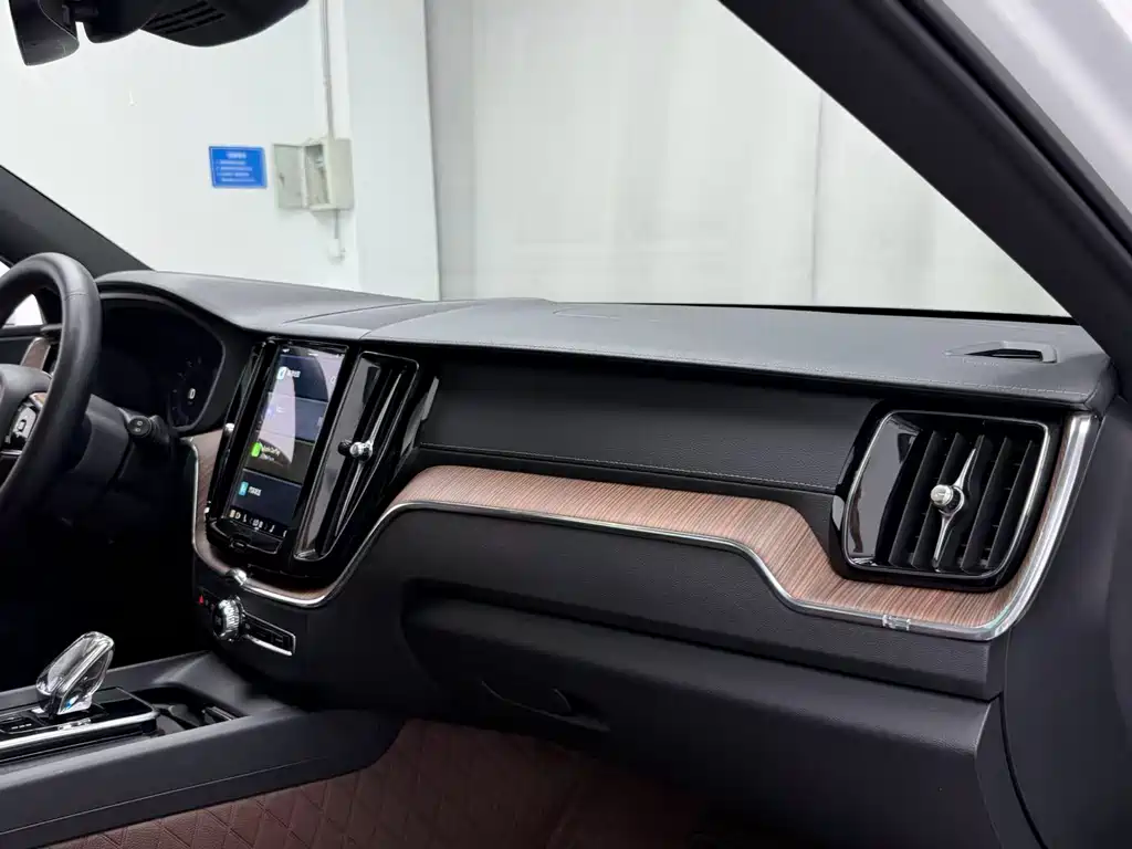 Volvo XC60 2022 B5 Luxury