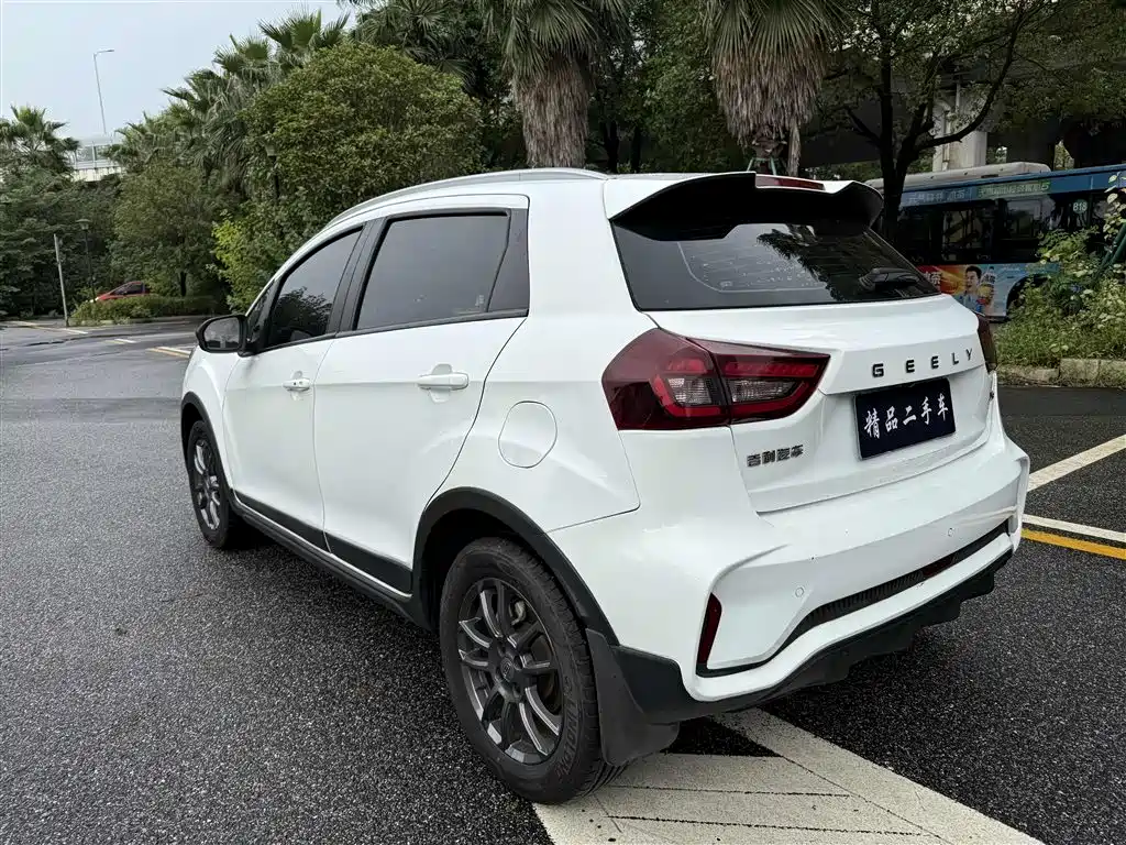 Geely Vision X3 — миниатюра 6