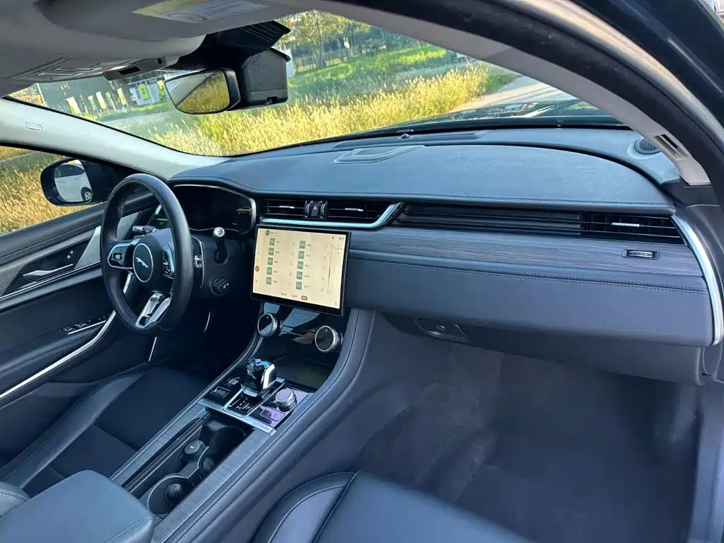Jaguar XFL — миниатюра 17