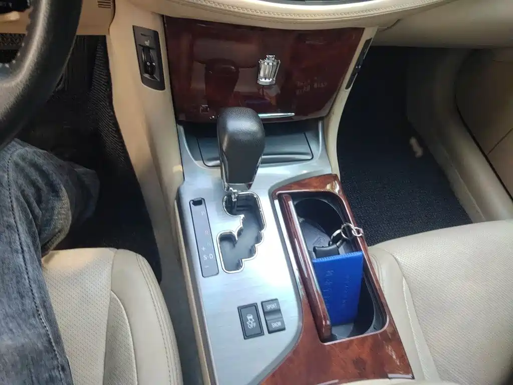 Toyota Crown — миниатюра 7
