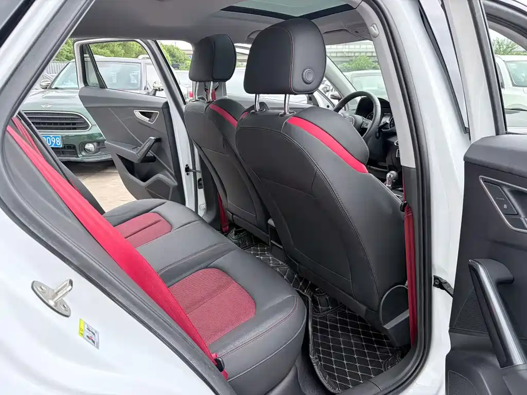 Audi Q2L 2021 35 TFSI Fashion
