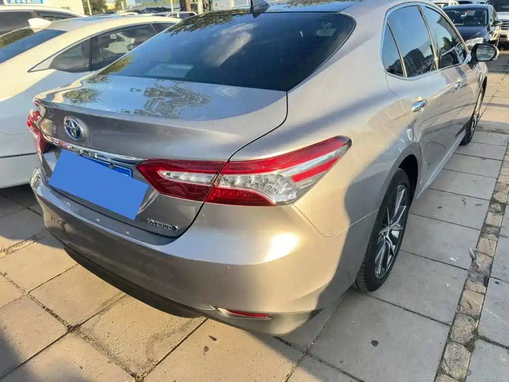 Toyota Camry — миниатюра 6