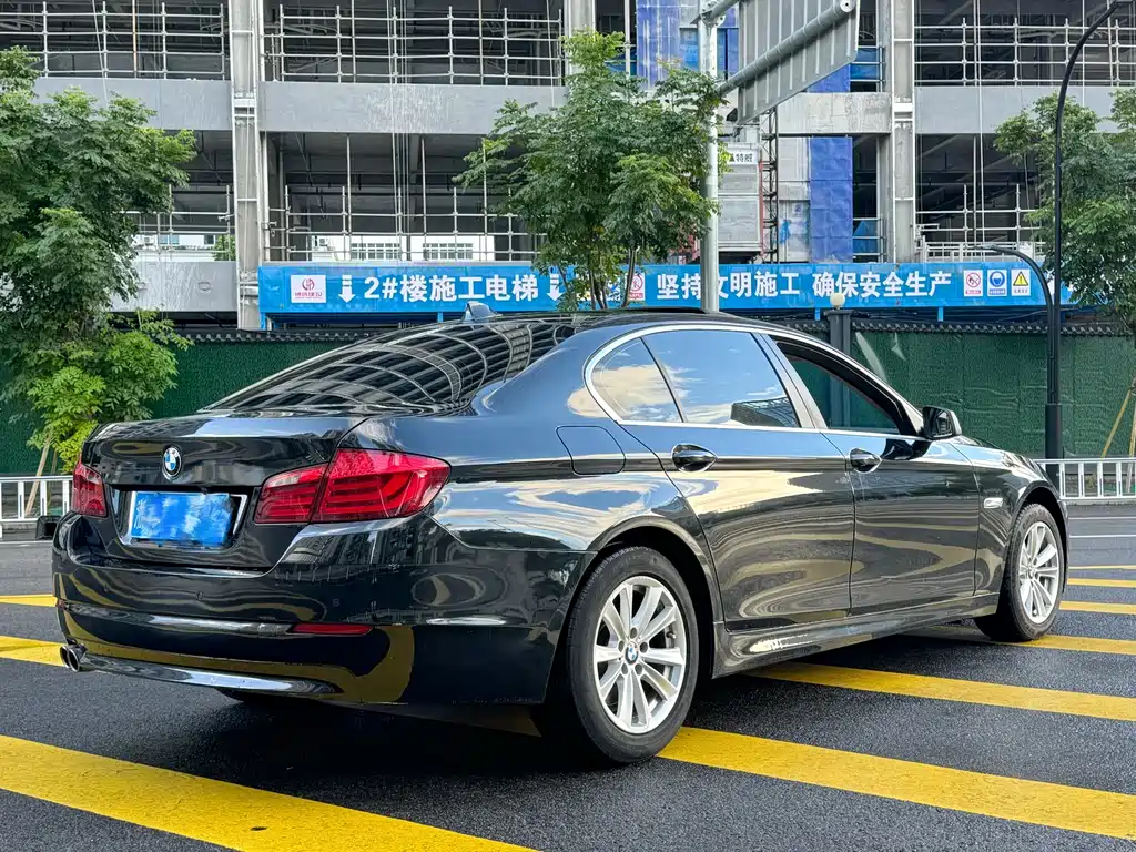 BMW 5 Series — миниатюра 7