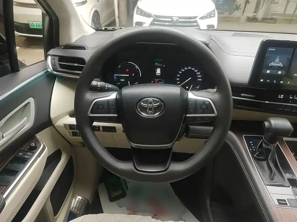 Toyota Sienna — миниатюра 11