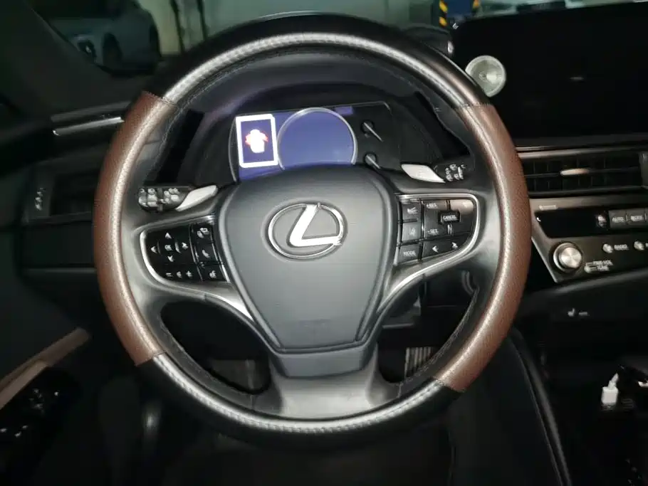 Lexus ES — миниатюра 15