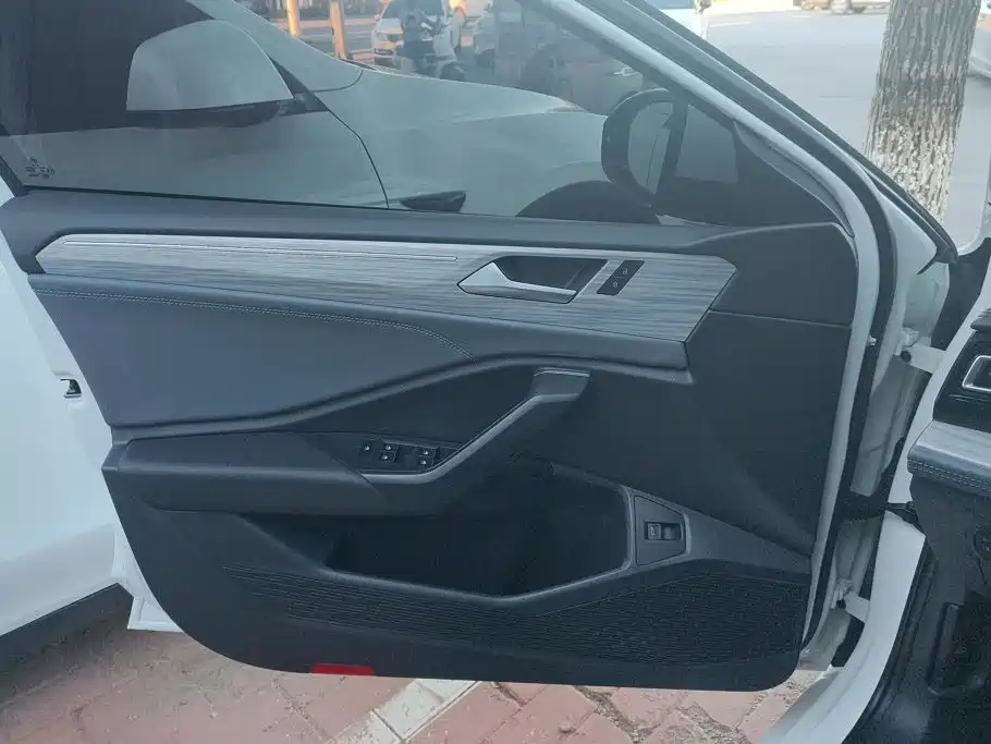 Volkswagen Sagitar — миниатюра 7