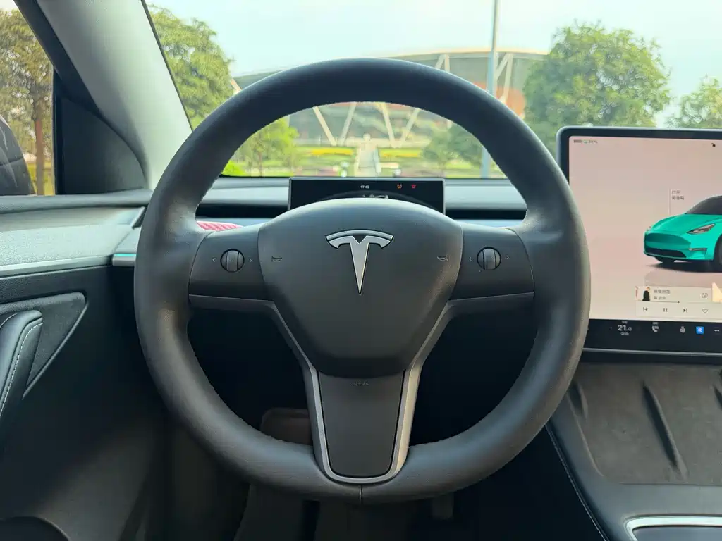 Tesla Model Y — миниатюра 14