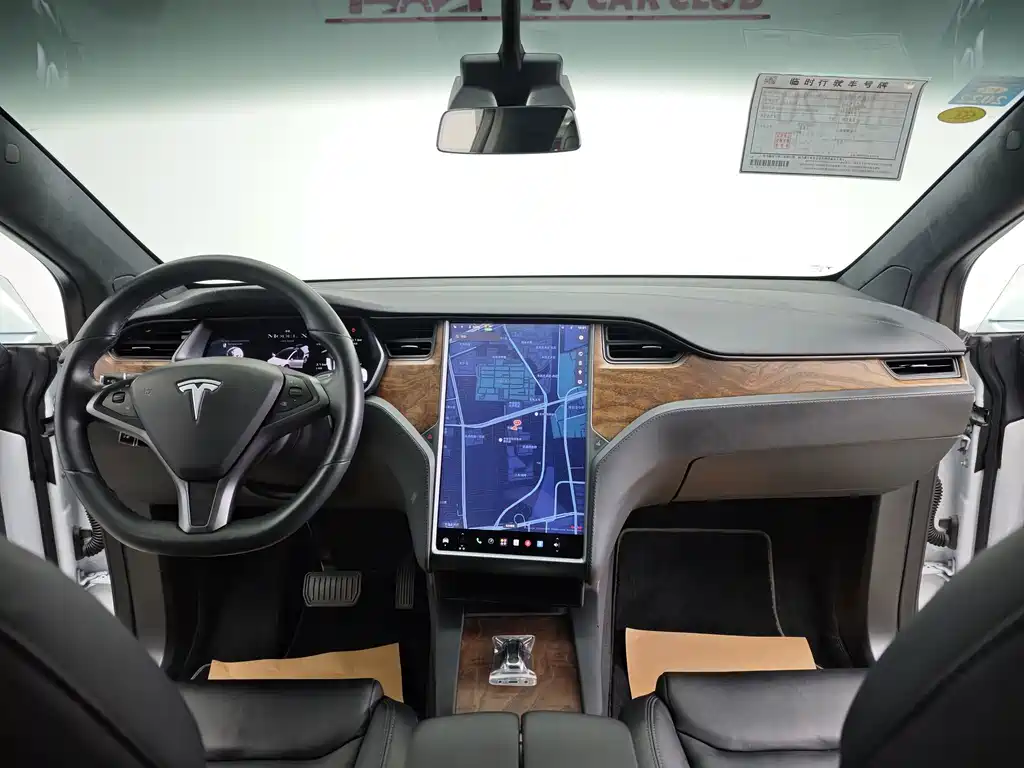 Tesla Model X — миниатюра 30