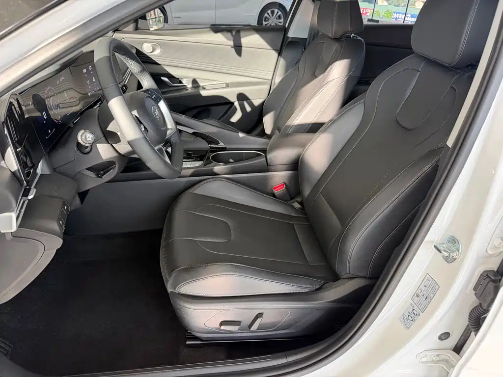 Hyundai Elantra — миниатюра 17