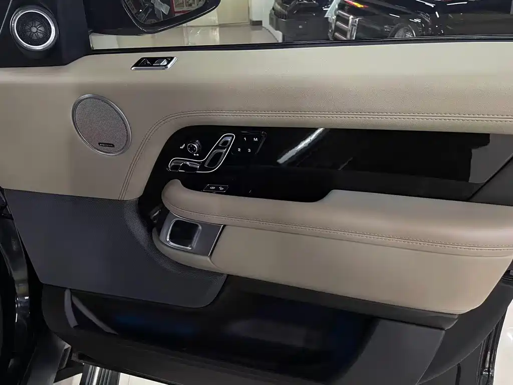 Land Rover Range Rover — миниатюра 11
