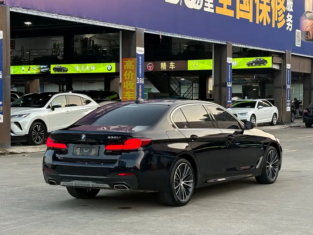BMW 5 Series — миниатюра 18
