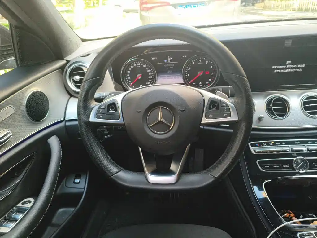 Mercedes-Benz E-Class — миниатюра 3