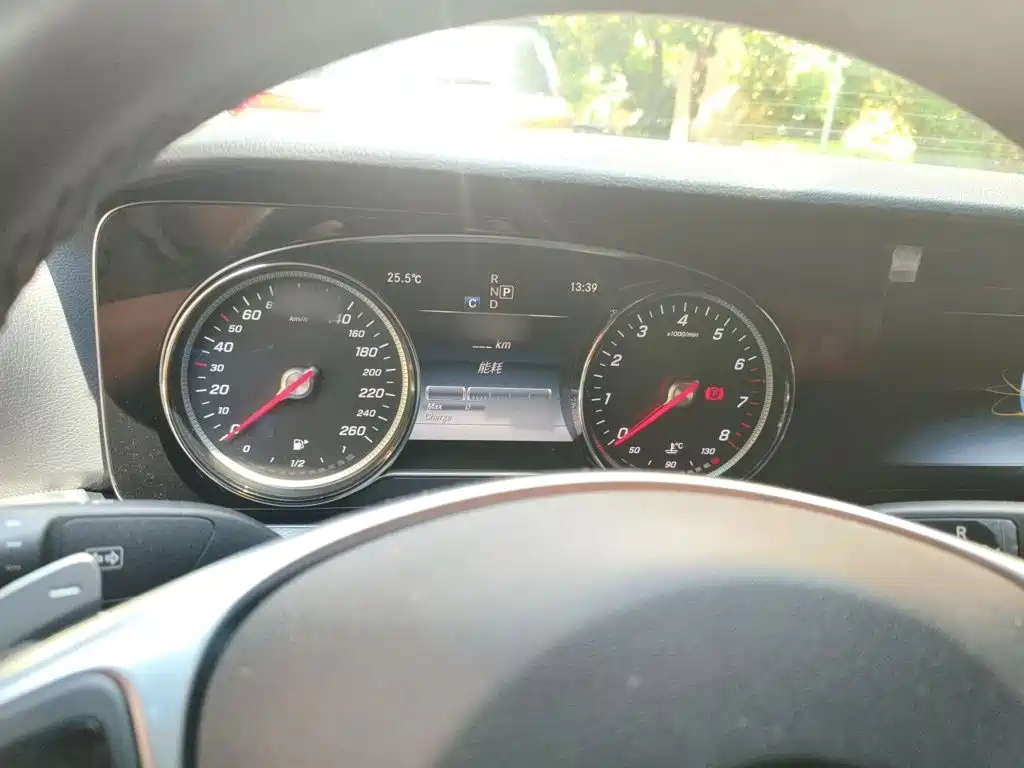 Mercedes-Benz E-Class — миниатюра 4