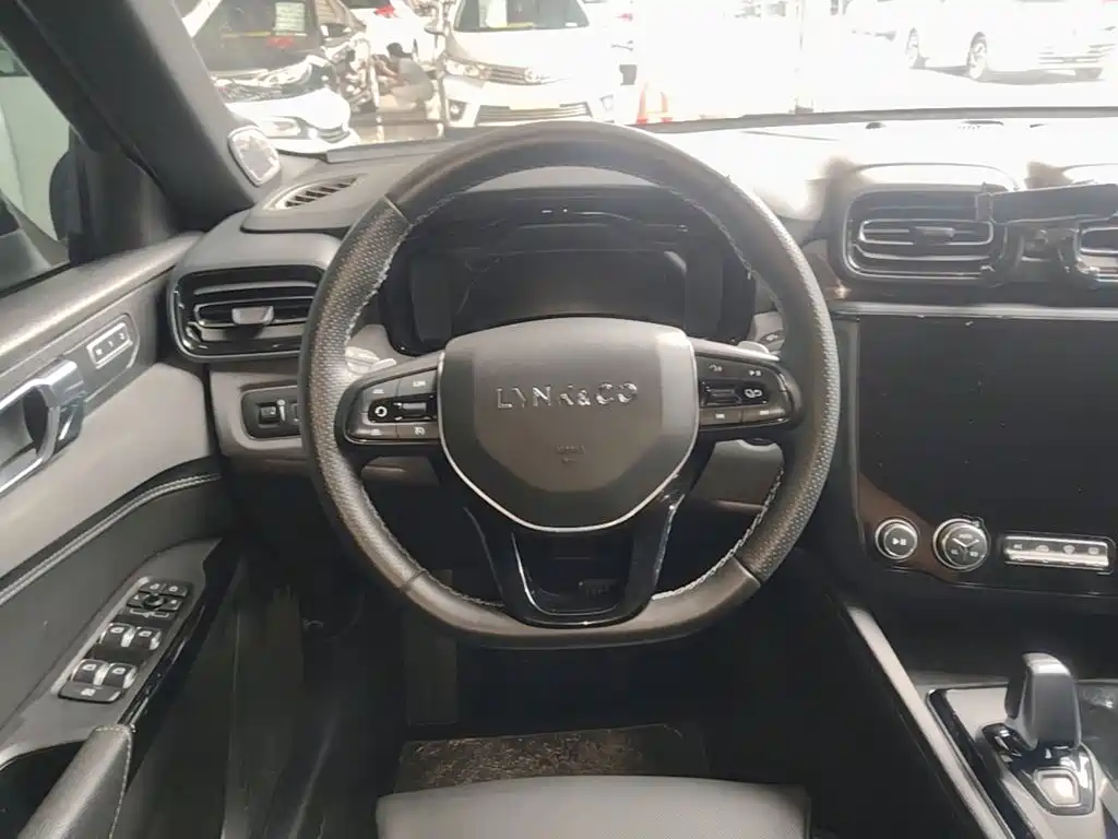 Lynk & Co 03 — миниатюра 11