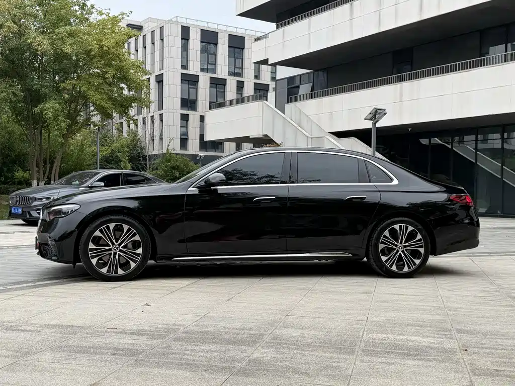 Mercedes-Benz E-Class — миниатюра 22